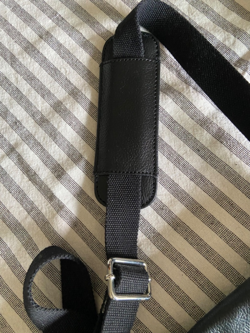 COLE HAAN reporter VTG PEBBLED Messenger Leather Black Crossbody men bag - Picture 2 of 10